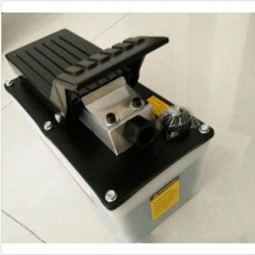 Air Hydraulic Foot Auto Repair Tools Professional 2.3L Plastic shell  Pump