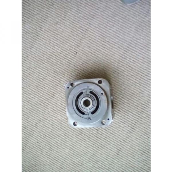 No.2 new eaton 420 piston hydraulic pump end cover side port part 9900267005 Pump #1 image