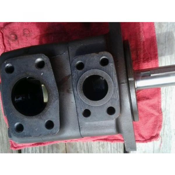 Vickers hydraulic pump 35v25a 1c22. 02137124 Pump #3 image